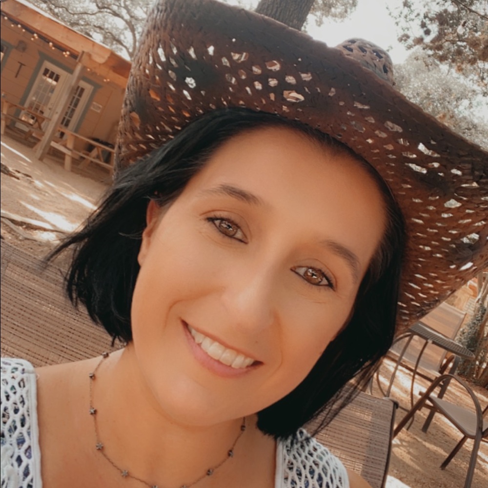 Meet your Posher, Tia